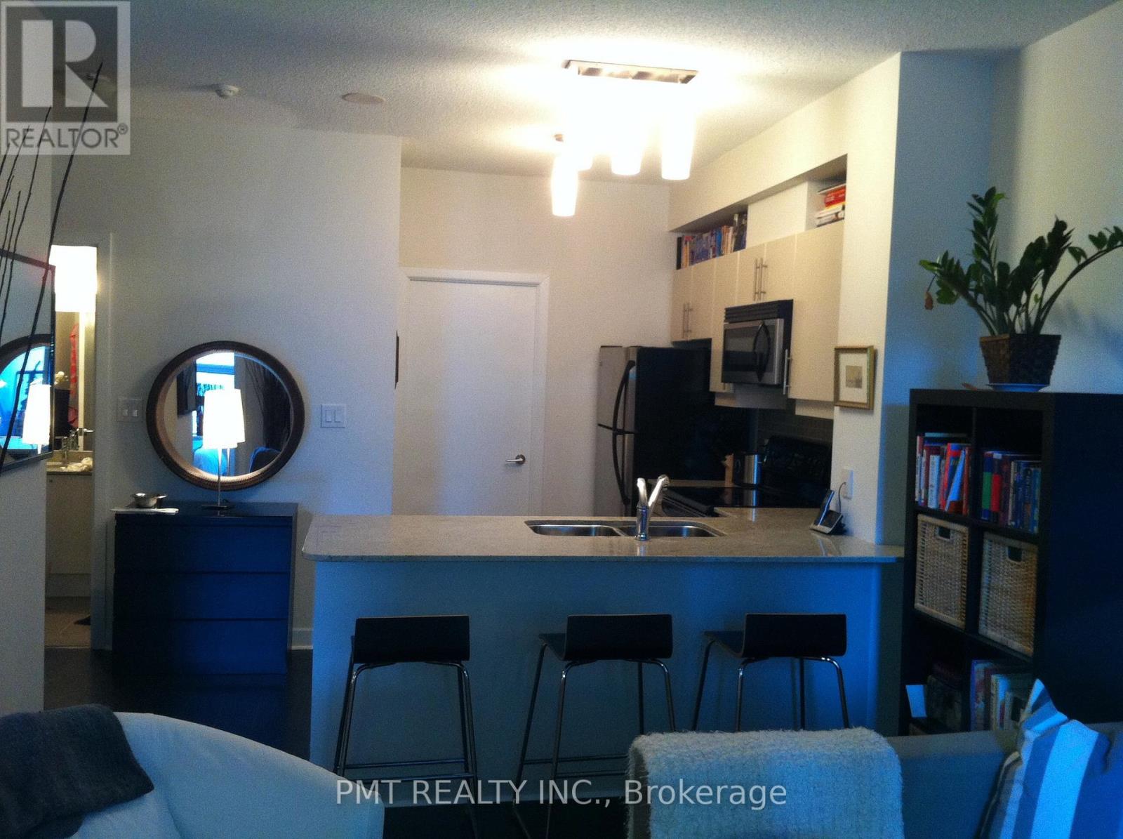 301 - 18 Harbour Street, Toronto, Ontario  M5J 2Z6 - Photo 2 - C13247276