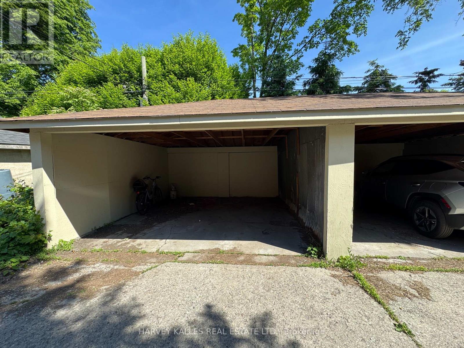 Upper - 38 Strathgowan Avenue, Toronto, Ontario  M4N 1B9 - Photo 10 - C13247354