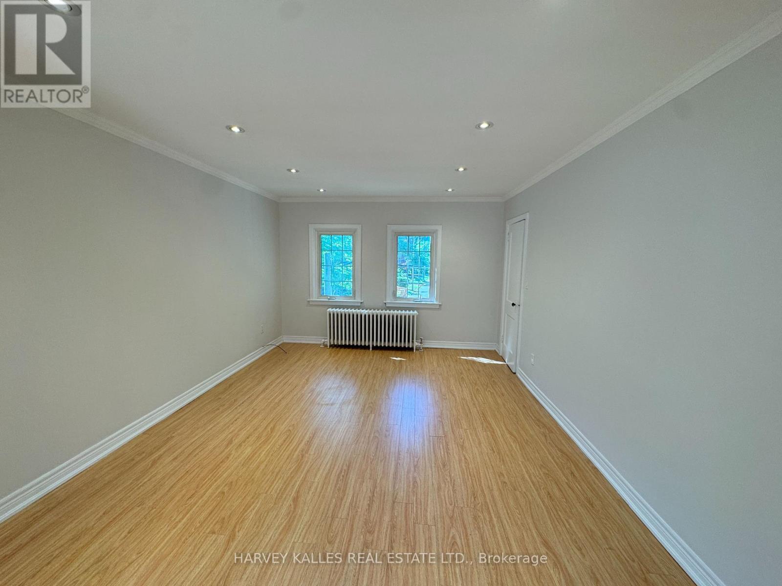 Upper - 38 Strathgowan Avenue, Toronto, Ontario  M4N 1B9 - Photo 2 - C13247354