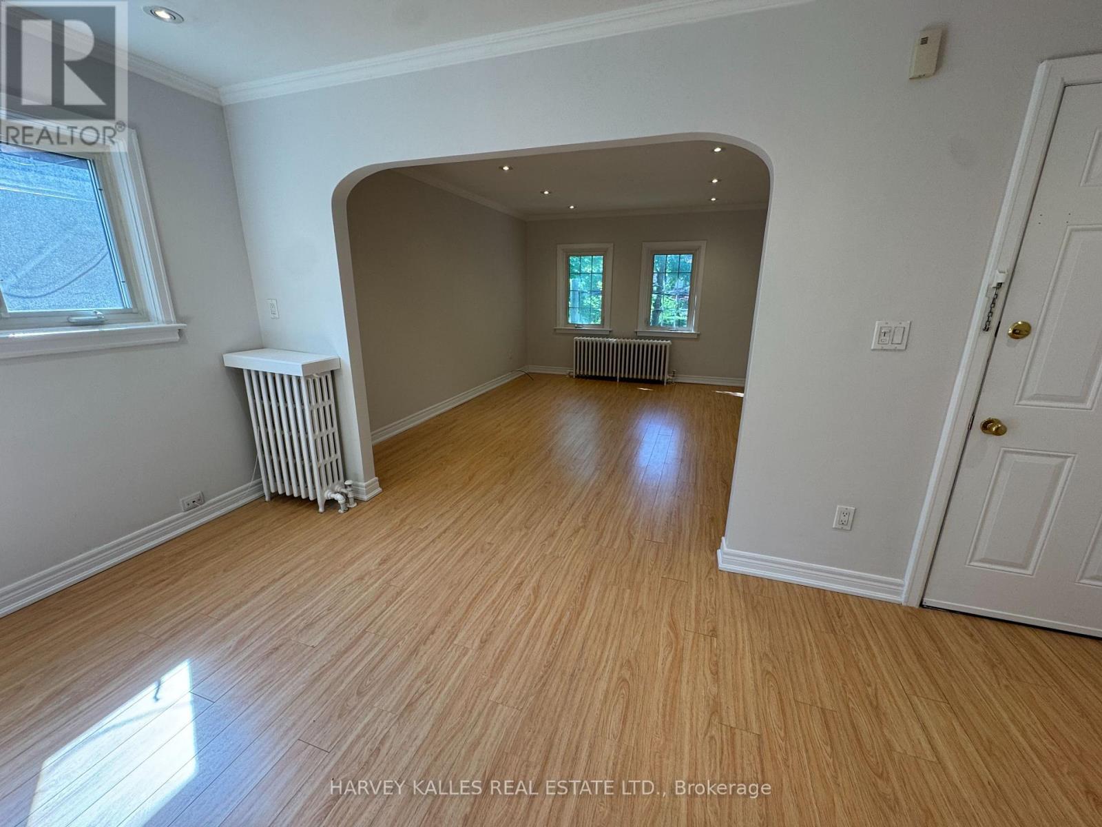 Upper - 38 Strathgowan Avenue, Toronto, Ontario  M4N 1B9 - Photo 4 - C13247354