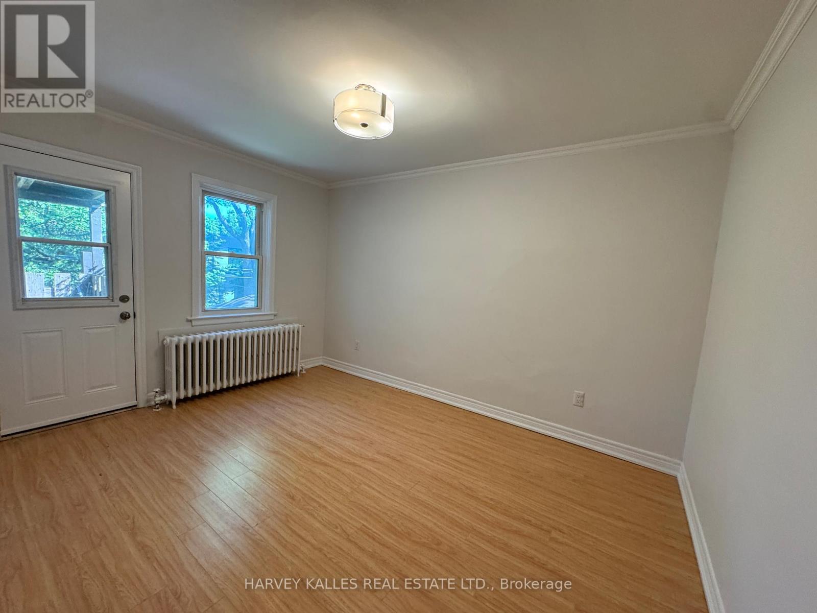 Upper - 38 Strathgowan Avenue, Toronto, Ontario  M4N 1B9 - Photo 6 - C13247354