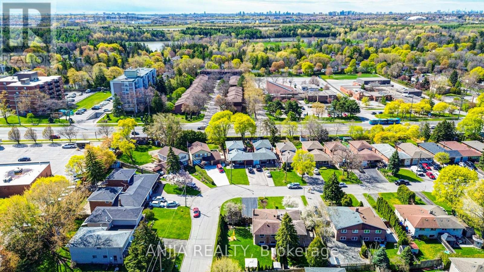 24 Friar Tuck Road, Markham, Ontario  L3P 1L9 - Photo 4 - N13247288