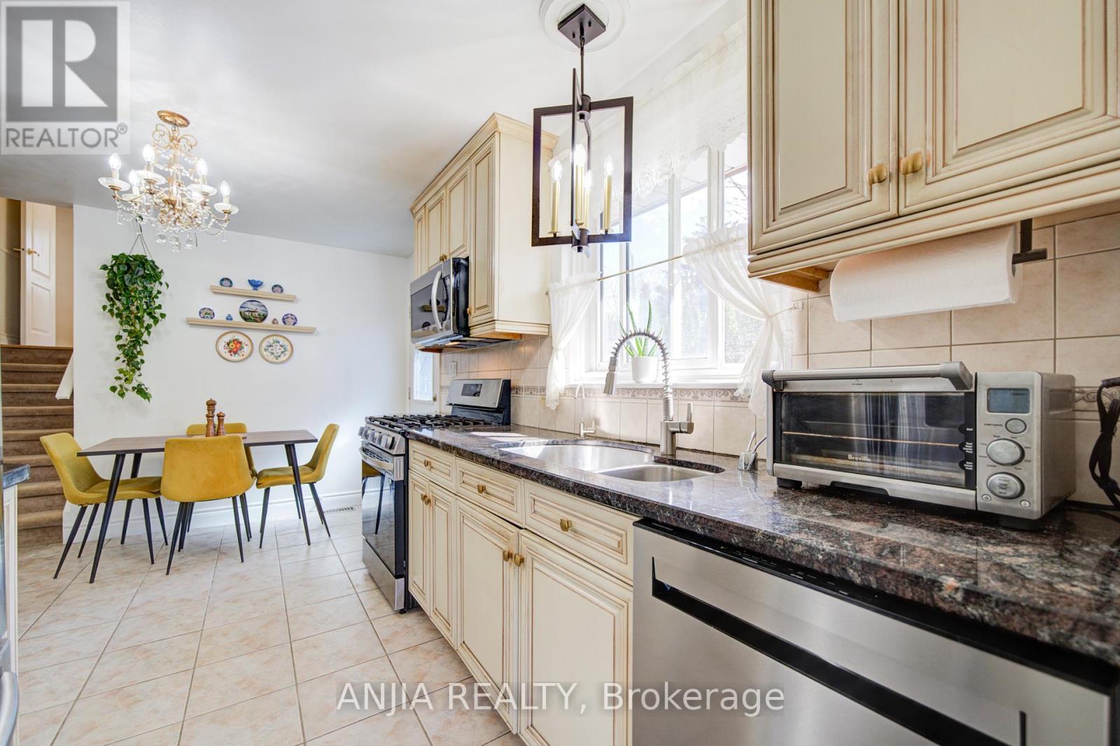 24 Friar Tuck Road, Markham, Ontario  L3P 1L9 - Photo 9 - N13247288