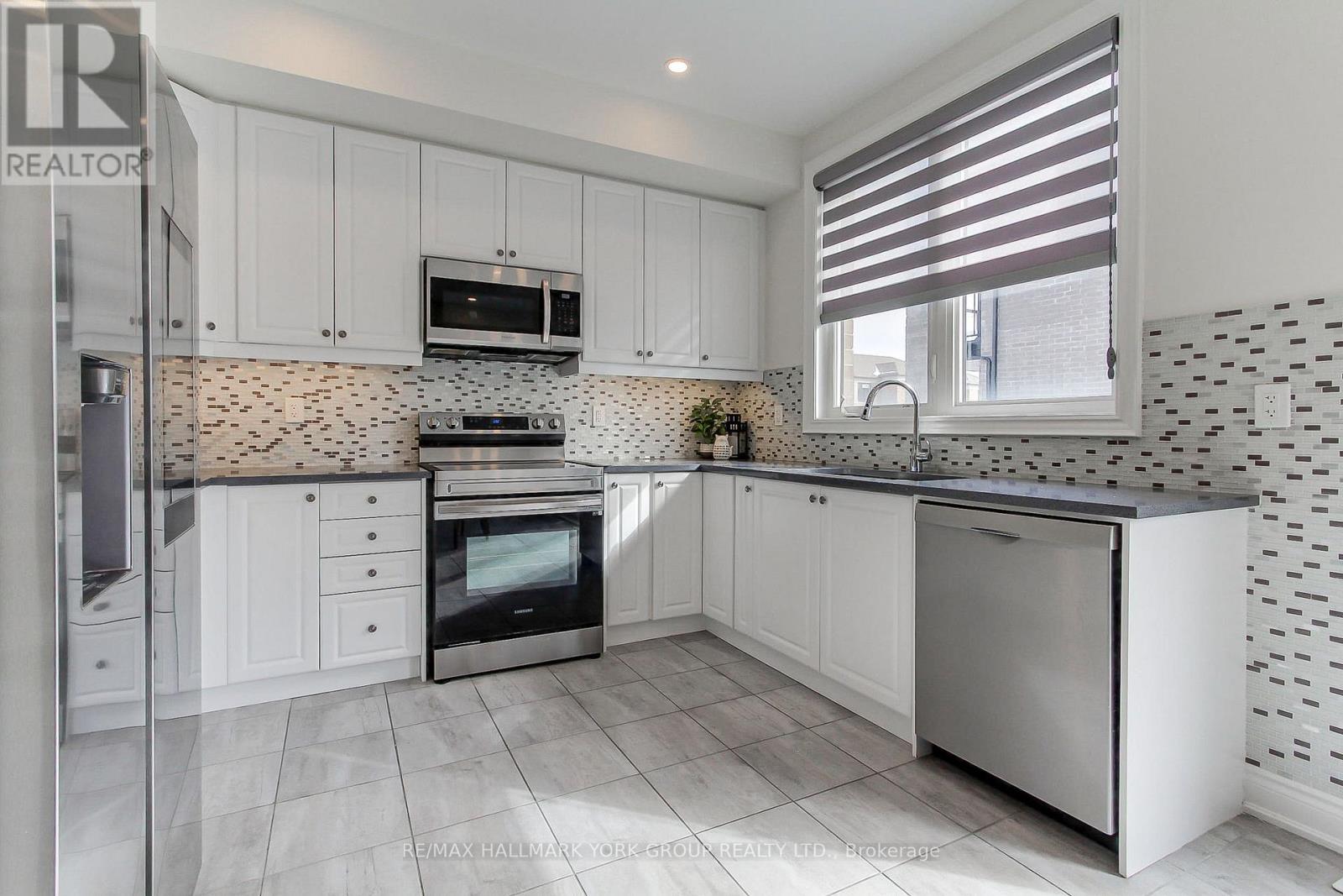 534 New England Court, Newmarket, Ontario  L3X 0M6 - Photo 10 - N13247422