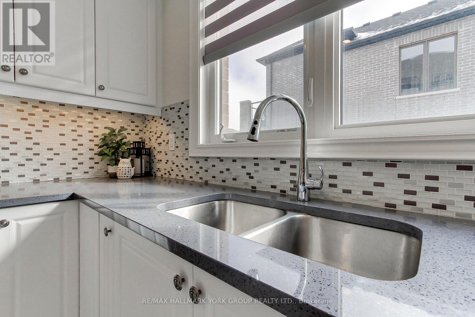 534 New England Court, Newmarket, Ontario  L3X 0M6 - Photo 8 - N13247422