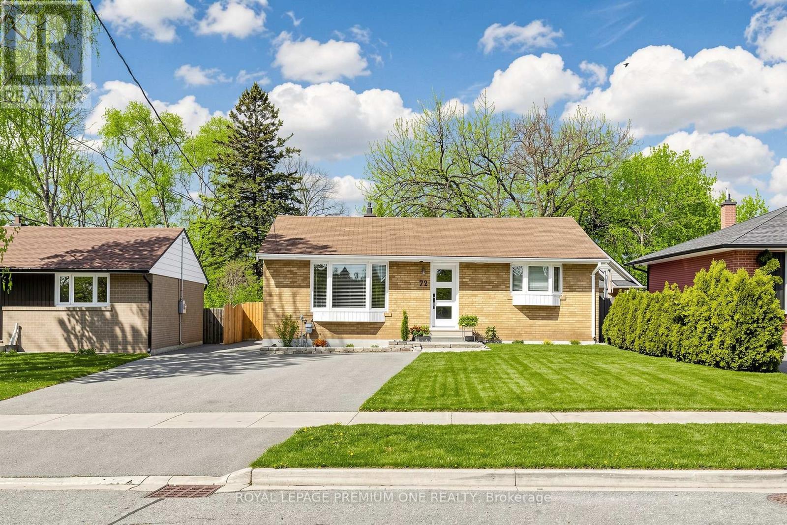 72 THORNTON AVENUE, Bradford West Gwillimbury, Ontario