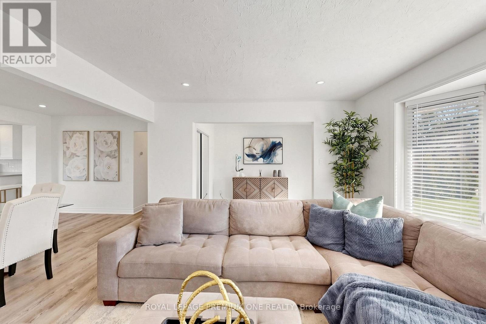 72 Thornton Avenue, Bradford West Gwillimbury (Bradford), Ontario  L3Z 1N4 - Photo 6 - N13247478