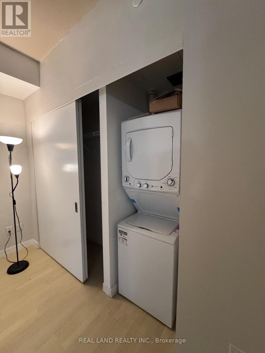 303 - 246 Logan Avenue, Toronto, Ontario  M4M 0E9 - Photo 6 - E13246054
