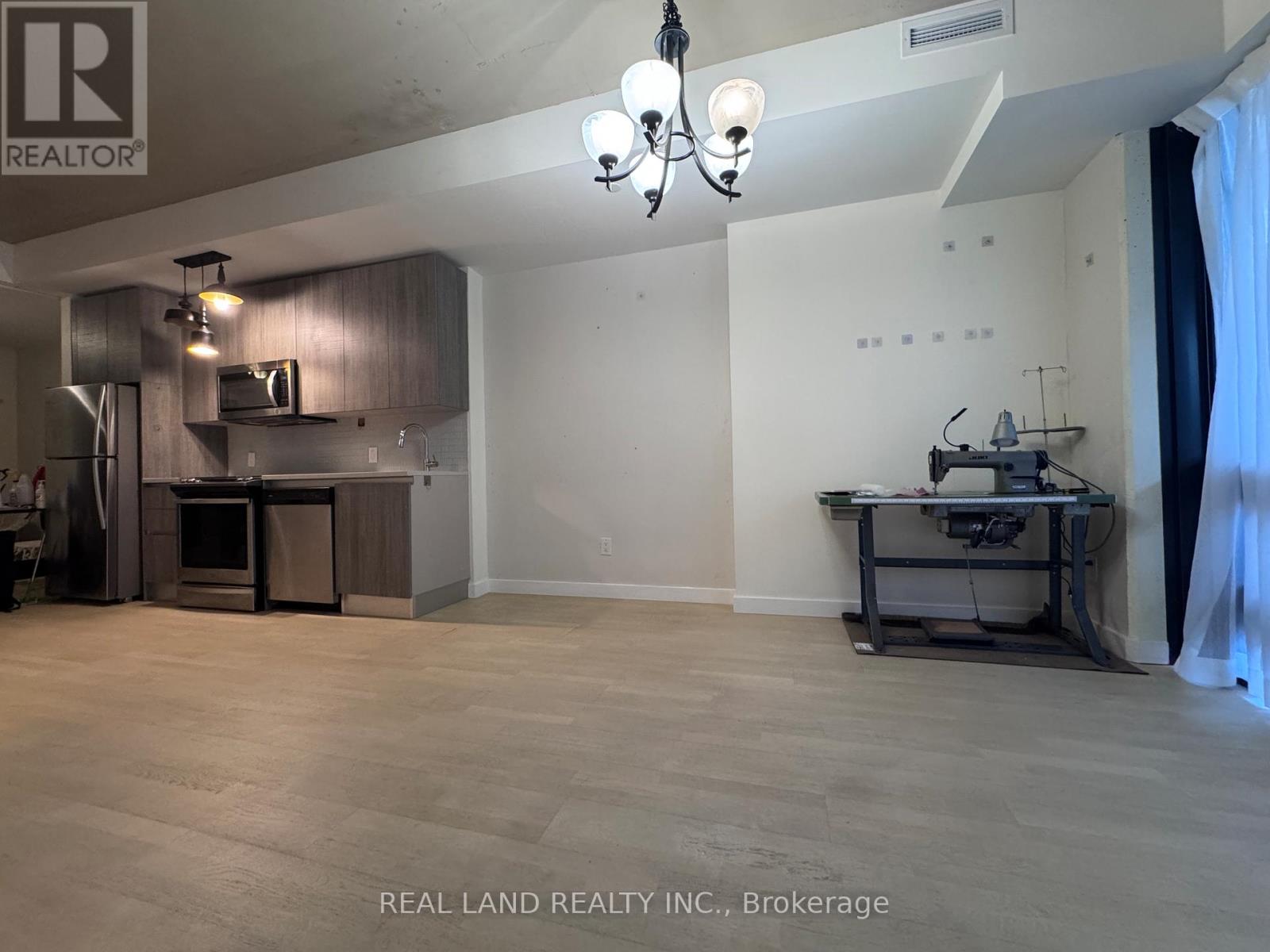 303 - 246 Logan Avenue, Toronto, Ontario  M4M 0E9 - Photo 7 - E13246054