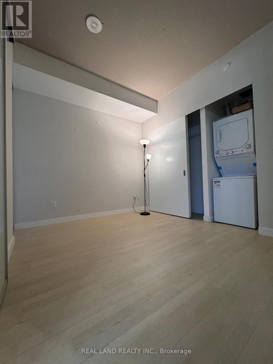 303 - 246 Logan Avenue, Toronto, Ontario  M4M 0E9 - Photo 12 - E13246054