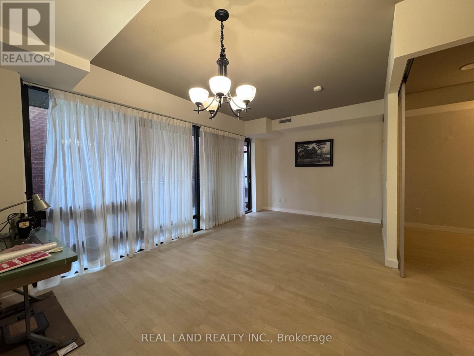 303 - 246 Logan Avenue, Toronto, Ontario  M4M 0E9 - Photo 13 - E13246054
