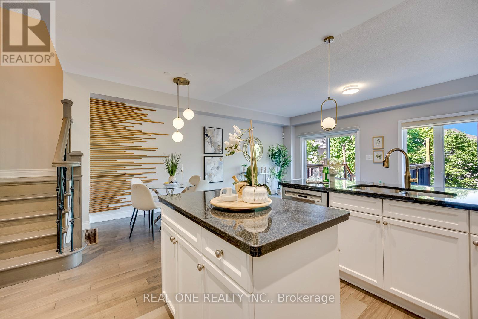 2379 Wasaga Drive, Oakville, Ontario  L6H 0B7 - Photo 11 - W13247268