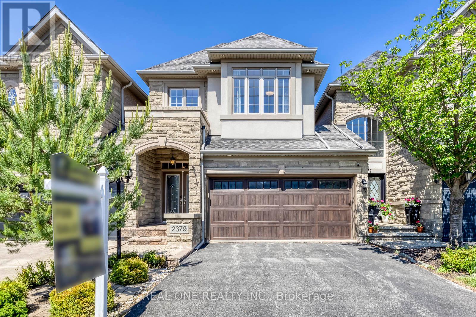 2379 Wasaga Drive, Oakville, Ontario  L6H 0B7 - Photo 2 - W13247268