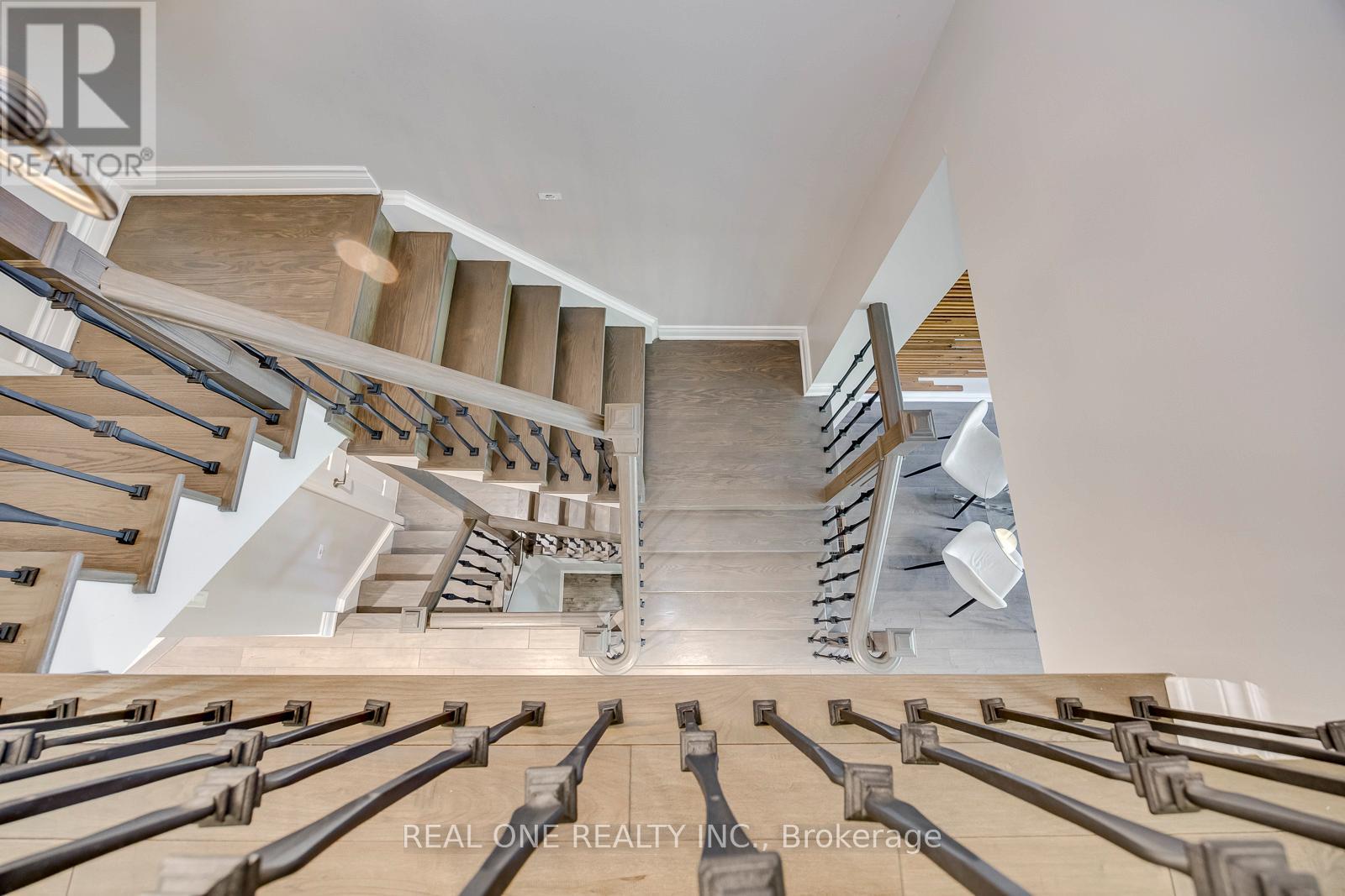 2379 Wasaga Drive, Oakville, Ontario  L6H 0B7 - Photo 25 - W13247268