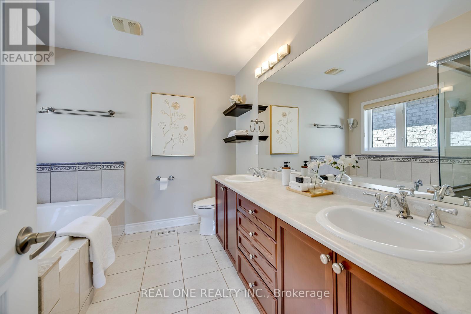 2379 Wasaga Drive, Oakville, Ontario  L6H 0B7 - Photo 30 - W13247268