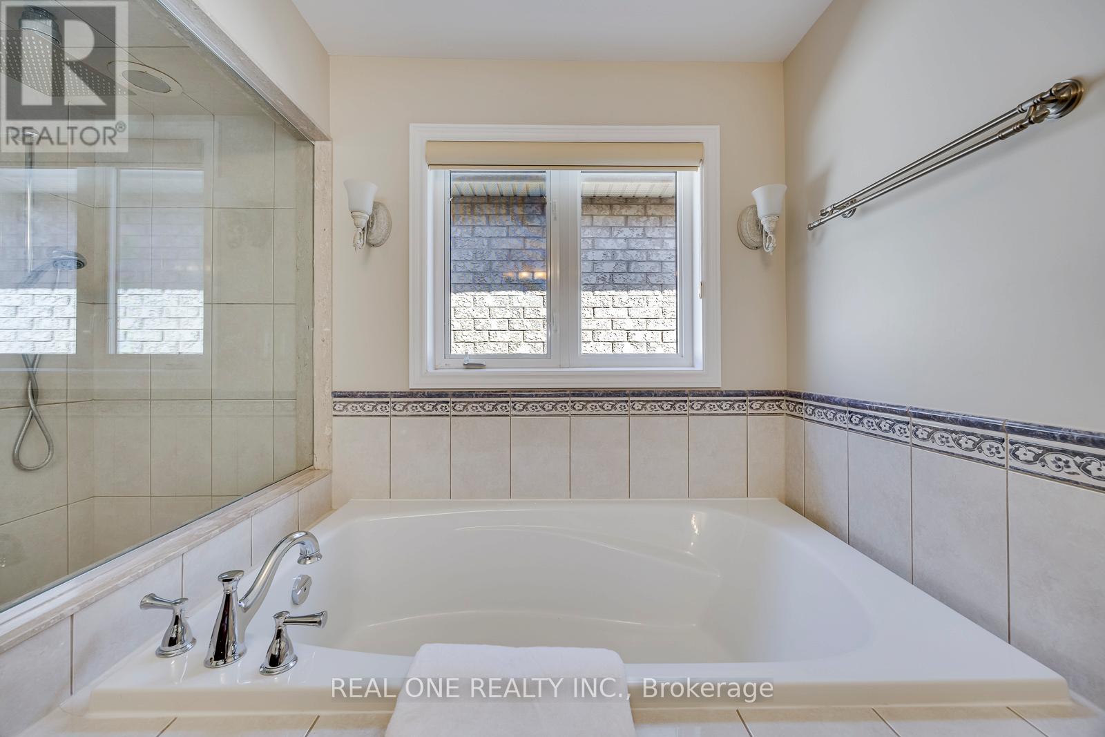 2379 Wasaga Drive, Oakville, Ontario  L6H 0B7 - Photo 31 - W13247268