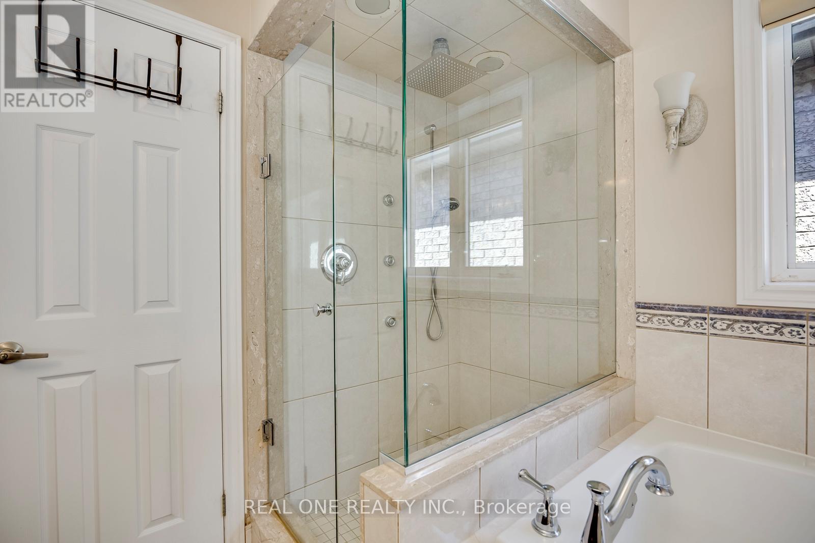 2379 Wasaga Drive, Oakville, Ontario  L6H 0B7 - Photo 32 - W13247268