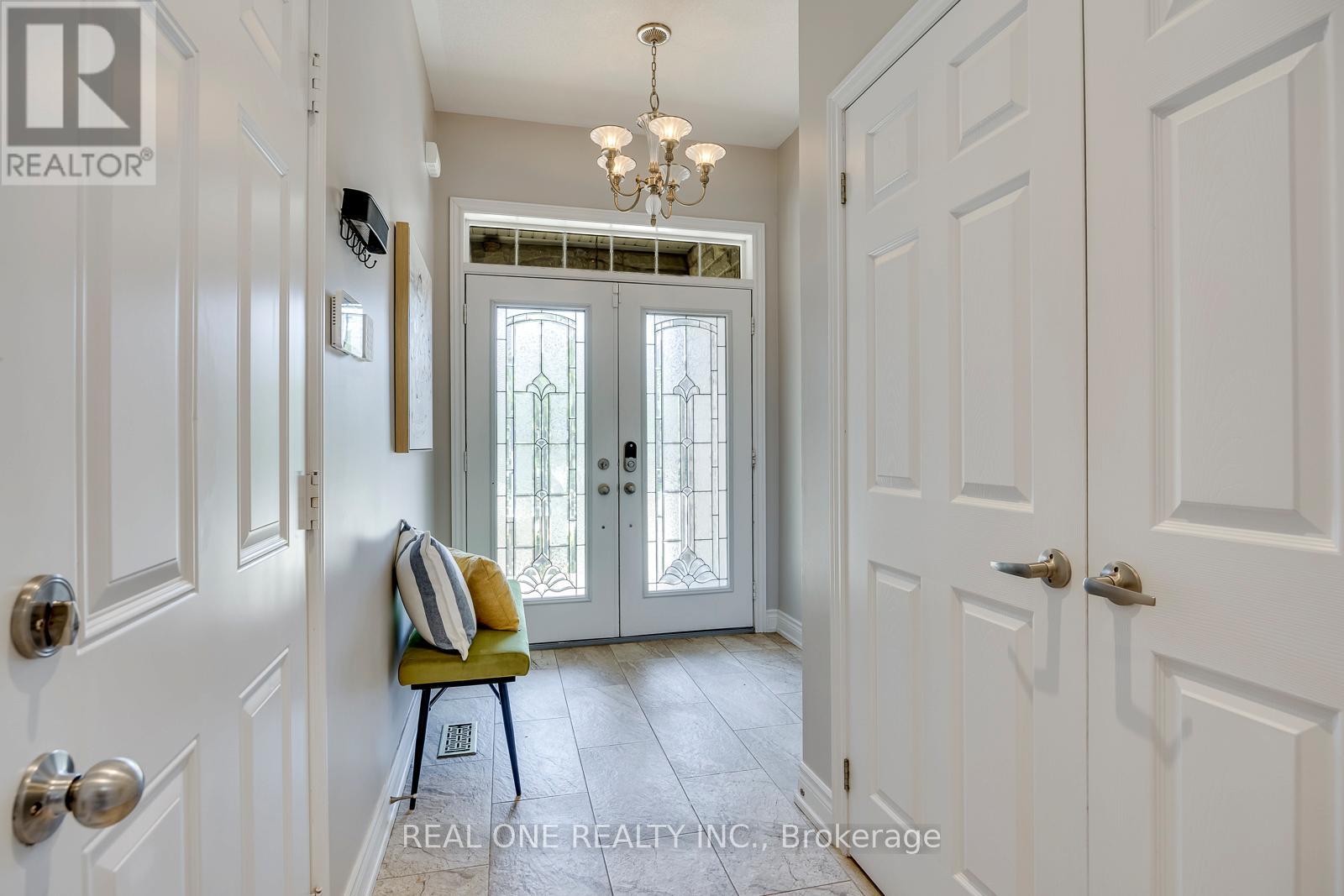 2379 Wasaga Drive, Oakville, Ontario  L6H 0B7 - Photo 4 - W13247268