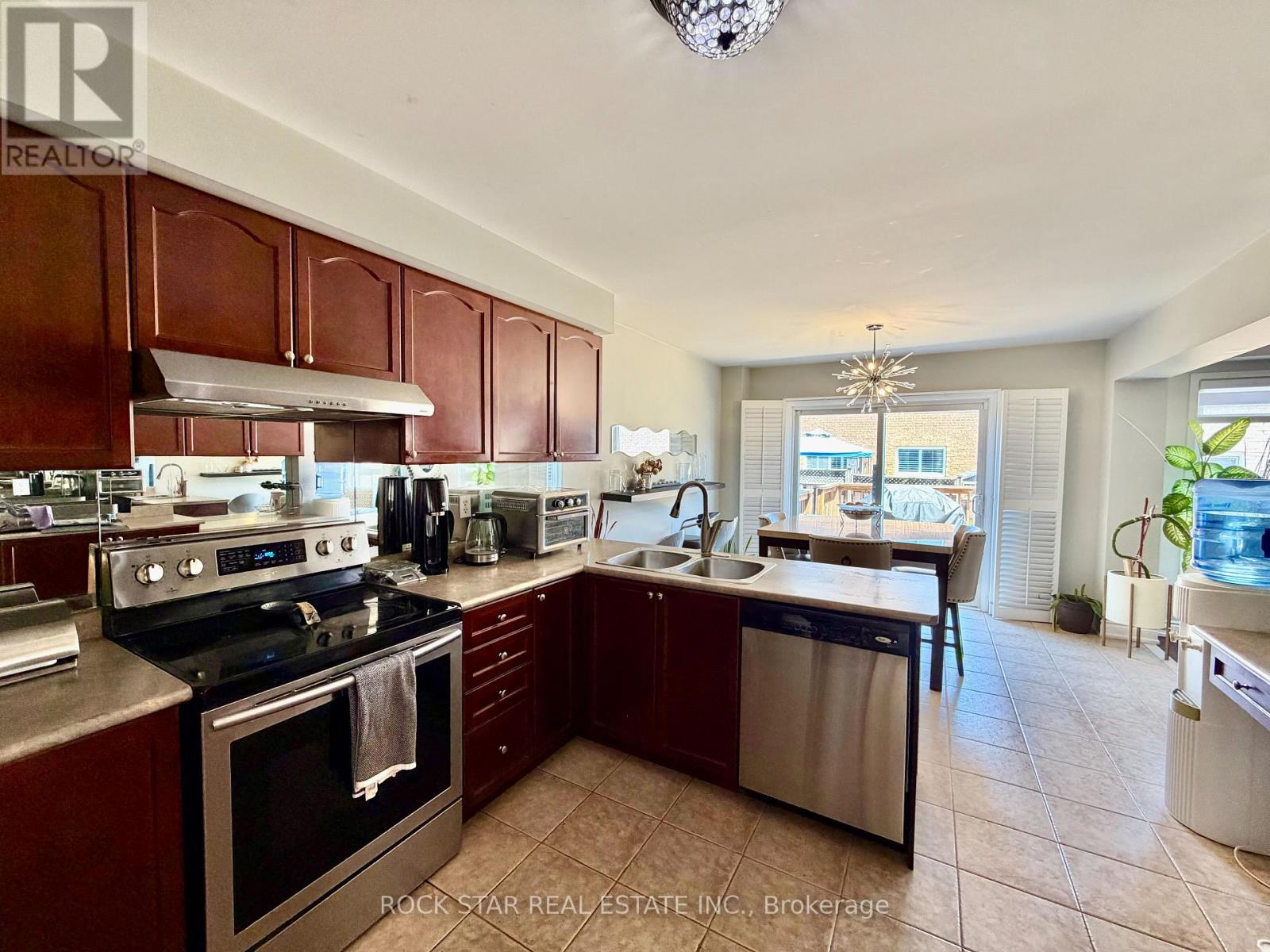 21 Trudelle Crescent, Brampton, Ontario  L7A 2Z1 - Photo 4 - W13247340