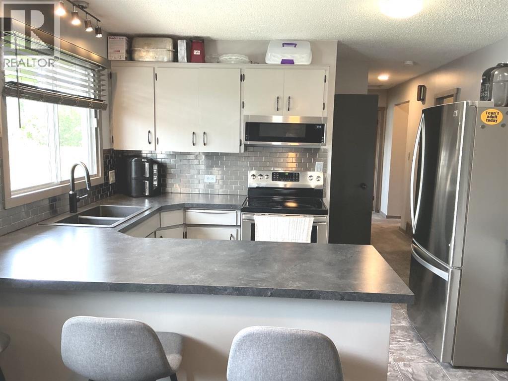 32 Beaver Drive, Whitecourt, Alberta  T7S 1G4 - Photo 9 - A2317674