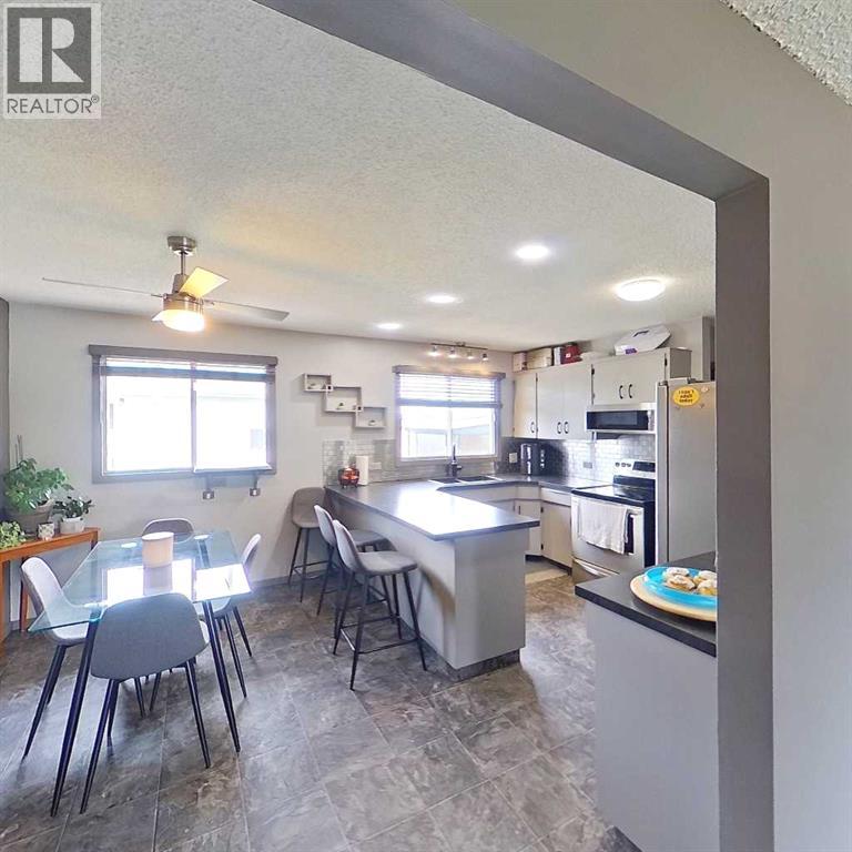 32 Beaver Drive, Whitecourt, Alberta  T7S 1G4 - Photo 11 - A2317674