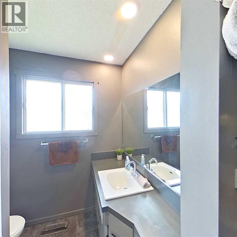32 Beaver Drive, Whitecourt, Alberta  T7S 1G4 - Photo 14 - A2317674