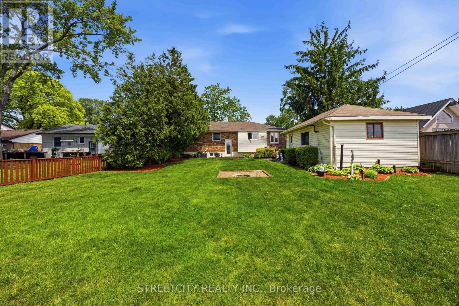 893 Hollands Avenue, Sarnia, Ontario  N7S 3B9 - Photo 39 - X13247846