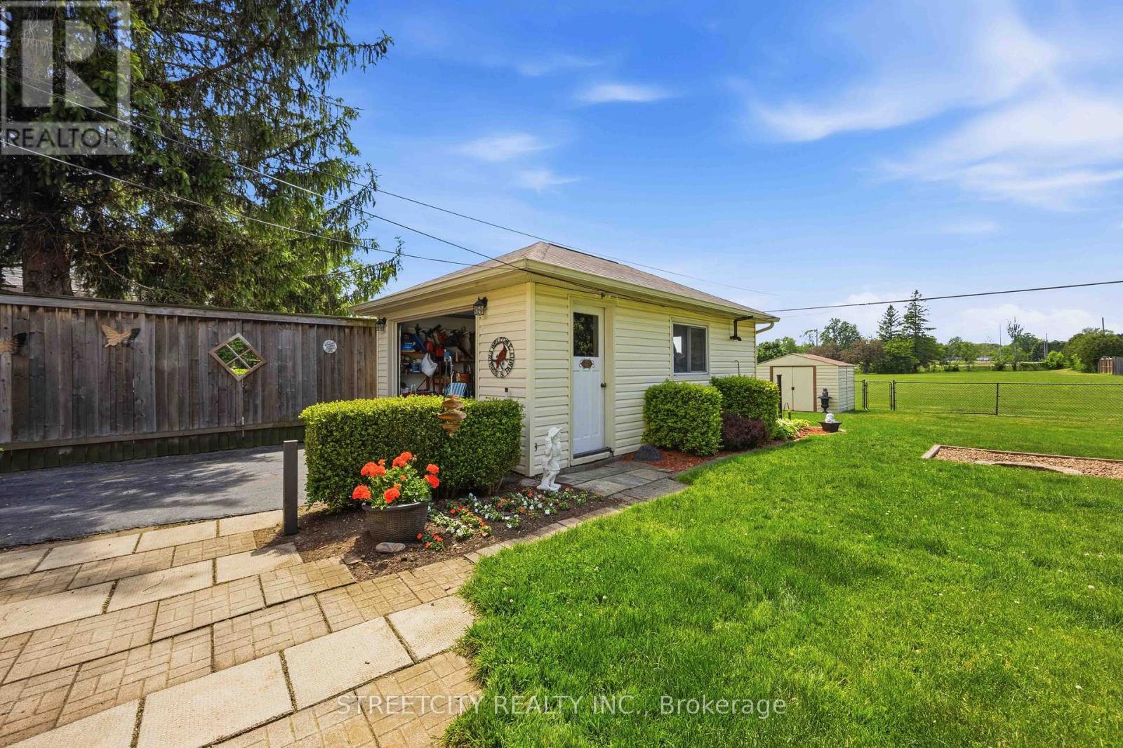 893 Hollands Avenue, Sarnia, Ontario  N7S 3B9 - Photo 5 - X13247846