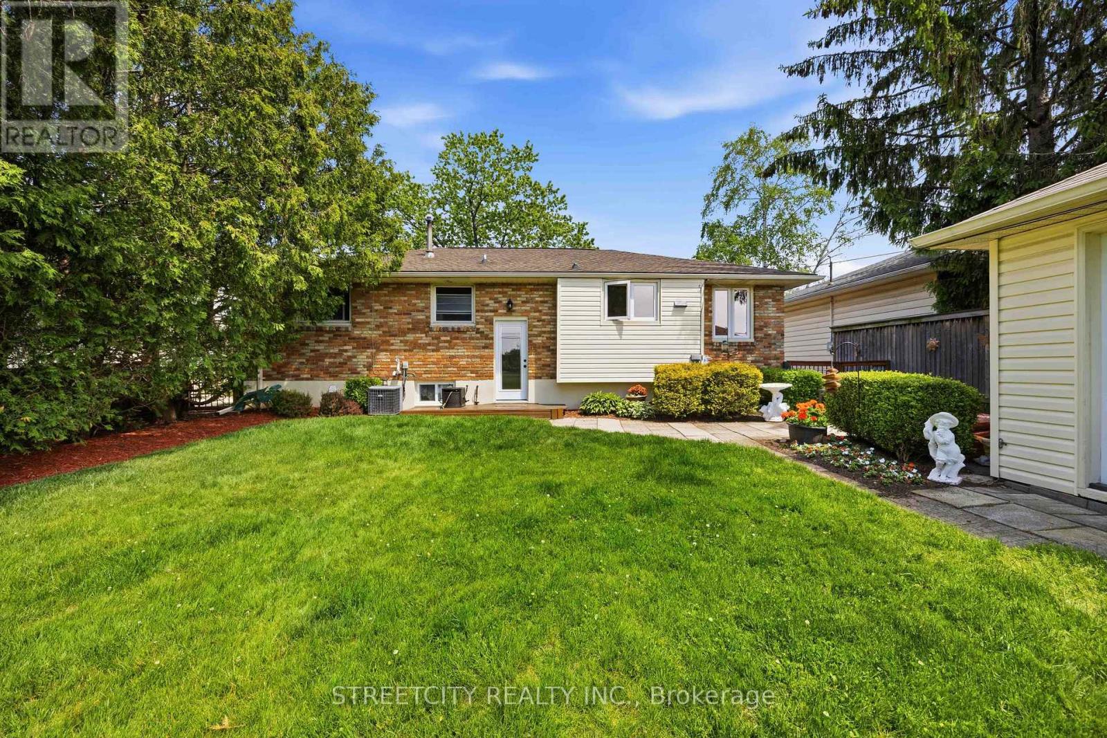 893 Hollands Avenue, Sarnia, Ontario  N7S 3B9 - Photo 6 - X13247846