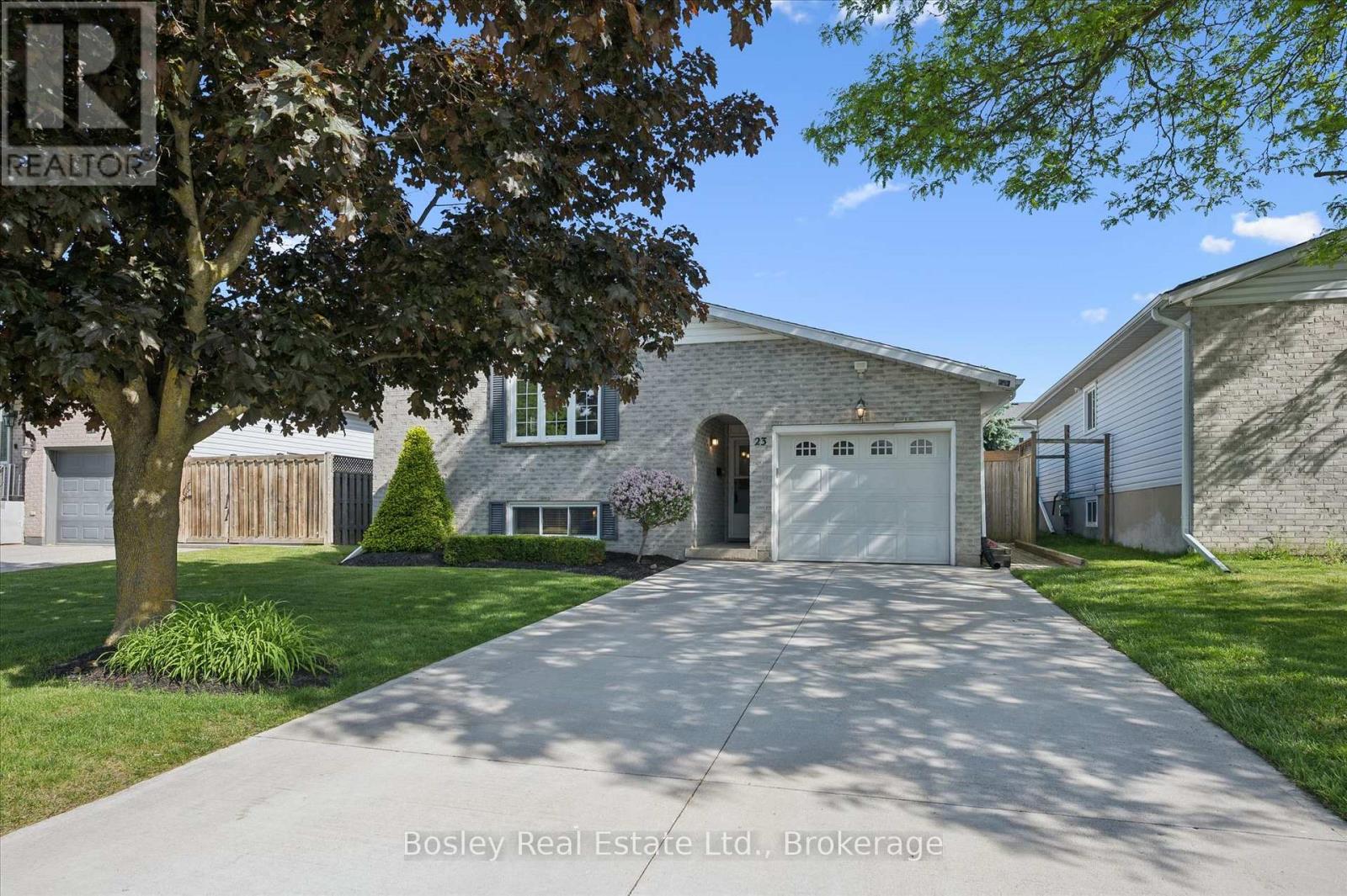 23 Memory Lane, Cambridge, Ontario  N3C 3X7 - Photo 1 - X13247522