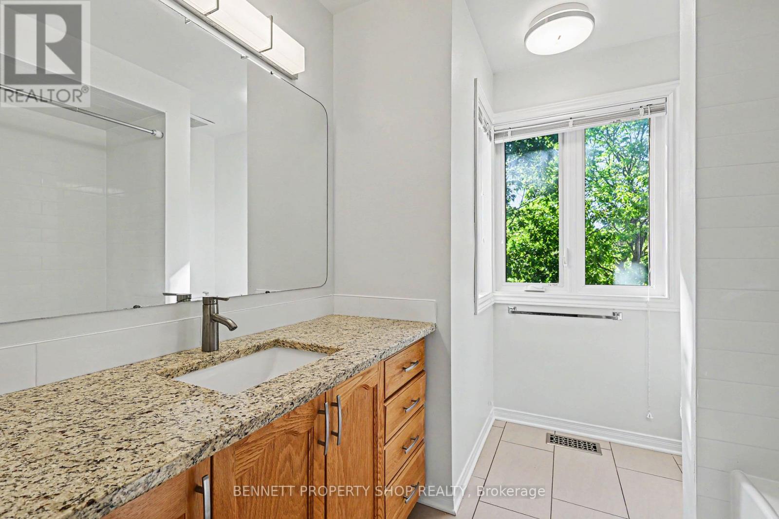 82 Emerald Meadows Drive, Ottawa, Ontario  K2M 2L6 - Photo 19 - X13247610