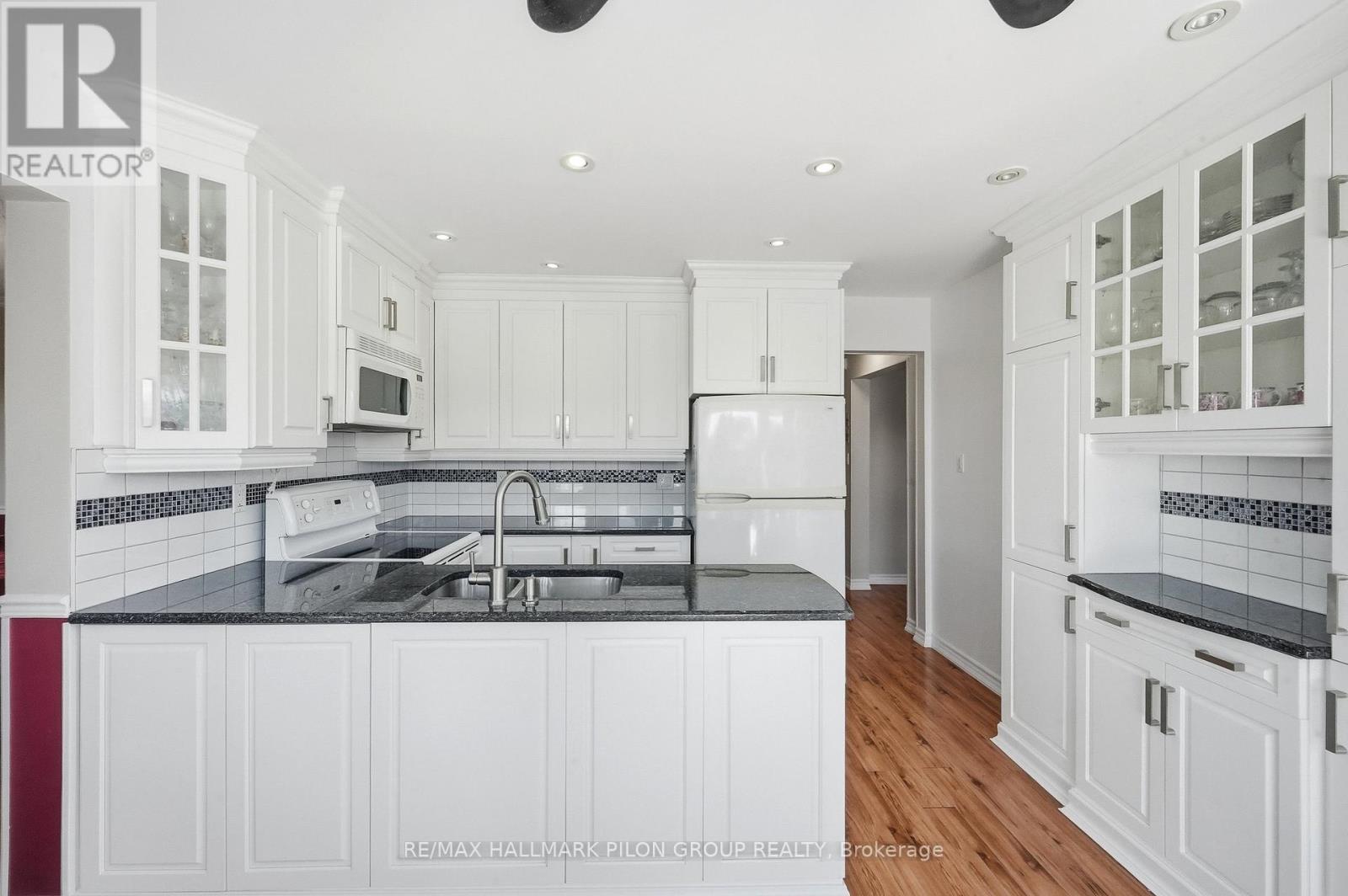 1354 Mountainside Crescent, Ottawa, Ontario  K1E 3G5 - Photo 4 - X13247656