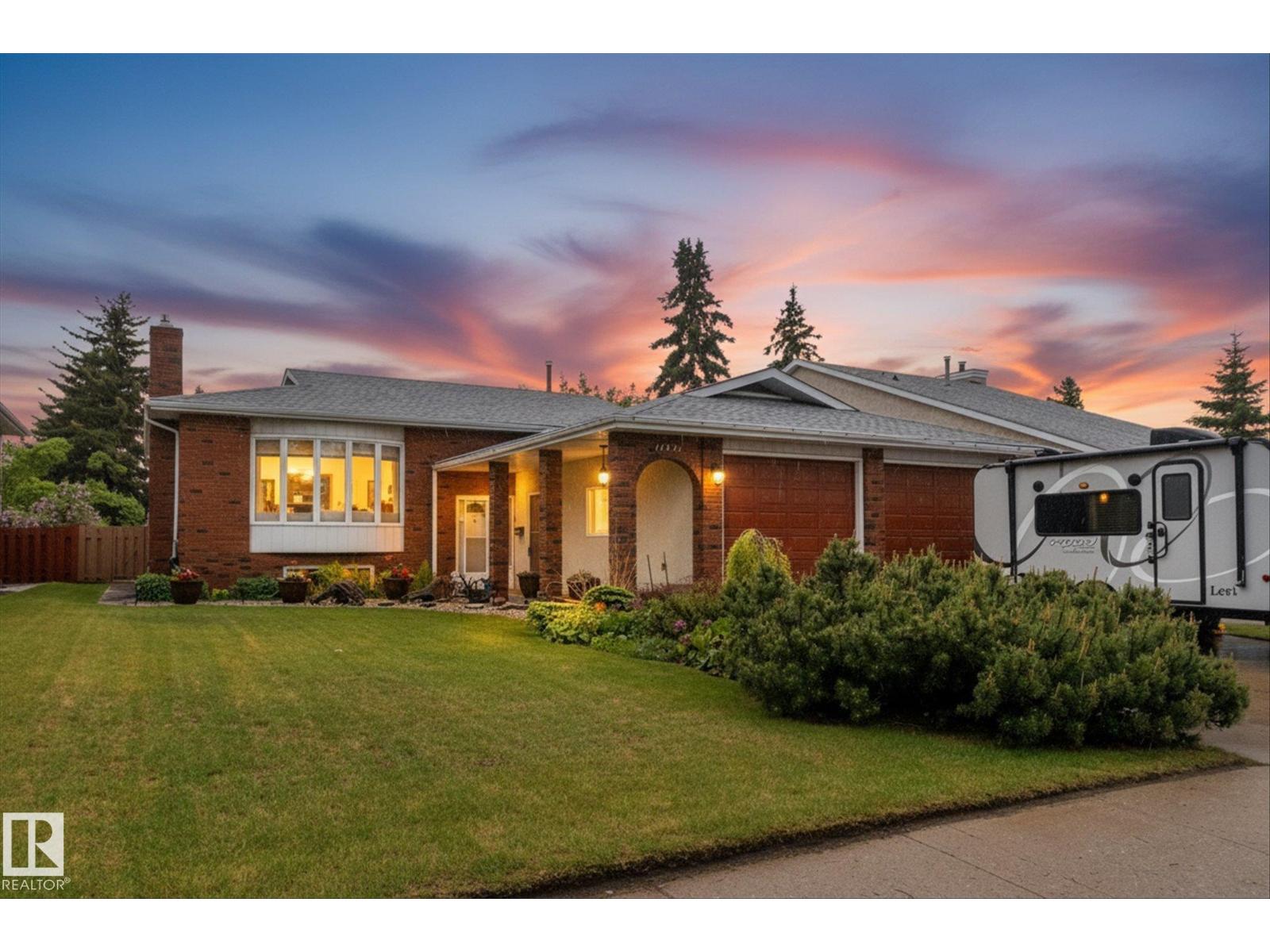 11331 25 Av NW, Edmonton, Alberta  T6J 5J1 - Photo 1 - E4491303