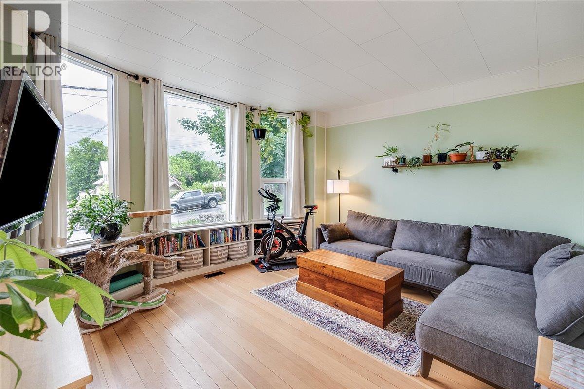 720 Latimer Street, Nelson, British Columbia  V1L 4V4 - Photo 5 - 10389936