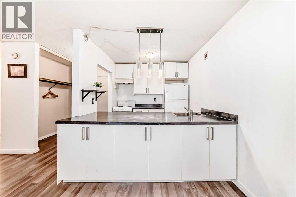 1403, 221 6 Avenue Se, Calgary, Alberta  T2G 4Z9 - Photo 1 - A2318253