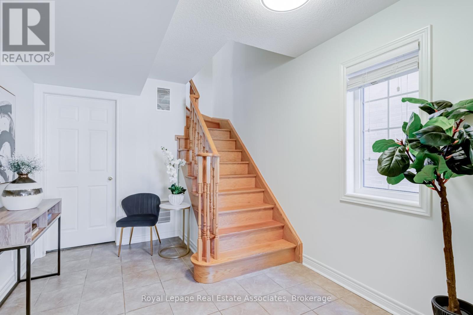 1114 Durno Court, Milton, Ontario  L9T 8P5 - Photo 4 - W13221778