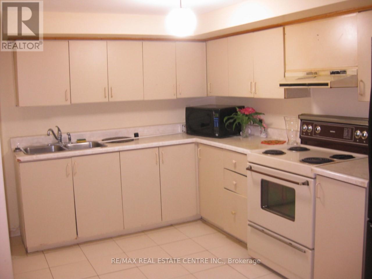 Bsmt - 63 Mcmurchy Avenue S, Brampton, Ontario  L6Y 1Y7 - Photo 3 - W13245784