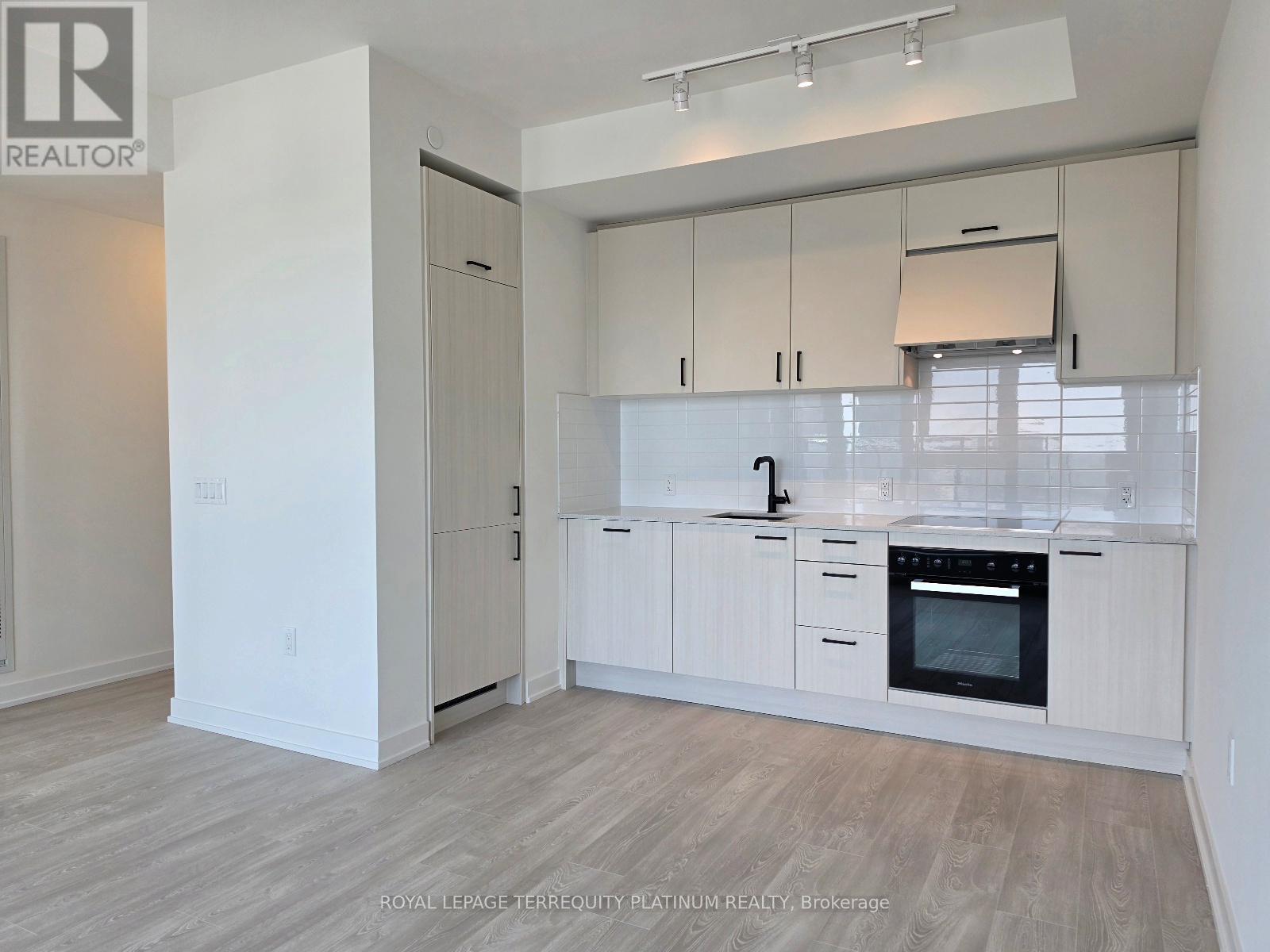 1107 - 5 Quarrington Lane, Toronto, Ontario  M3C 0S5 - Photo 4 - C13247828