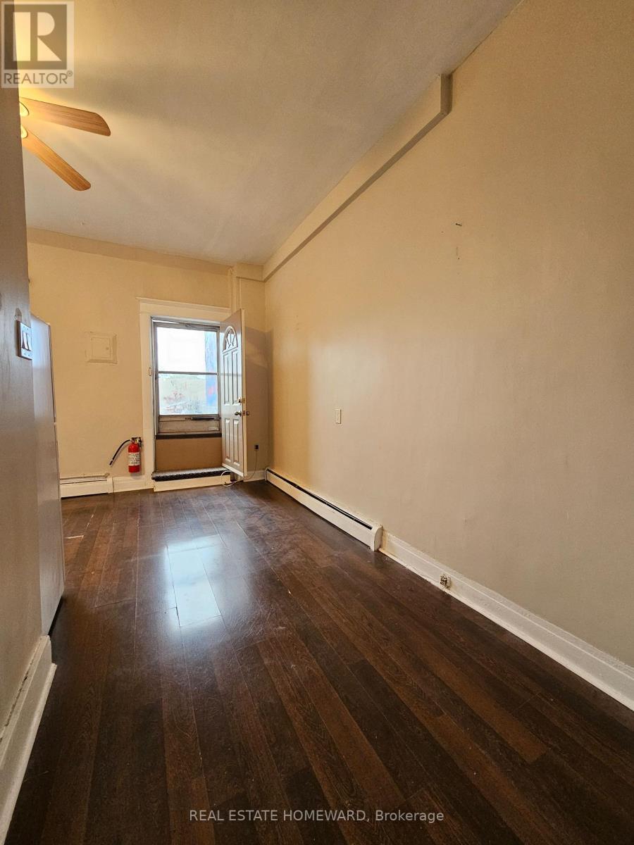 A - 733 Pape Avenue, Toronto, Ontario  M4K 3S8 - Photo 11 - E13247686
