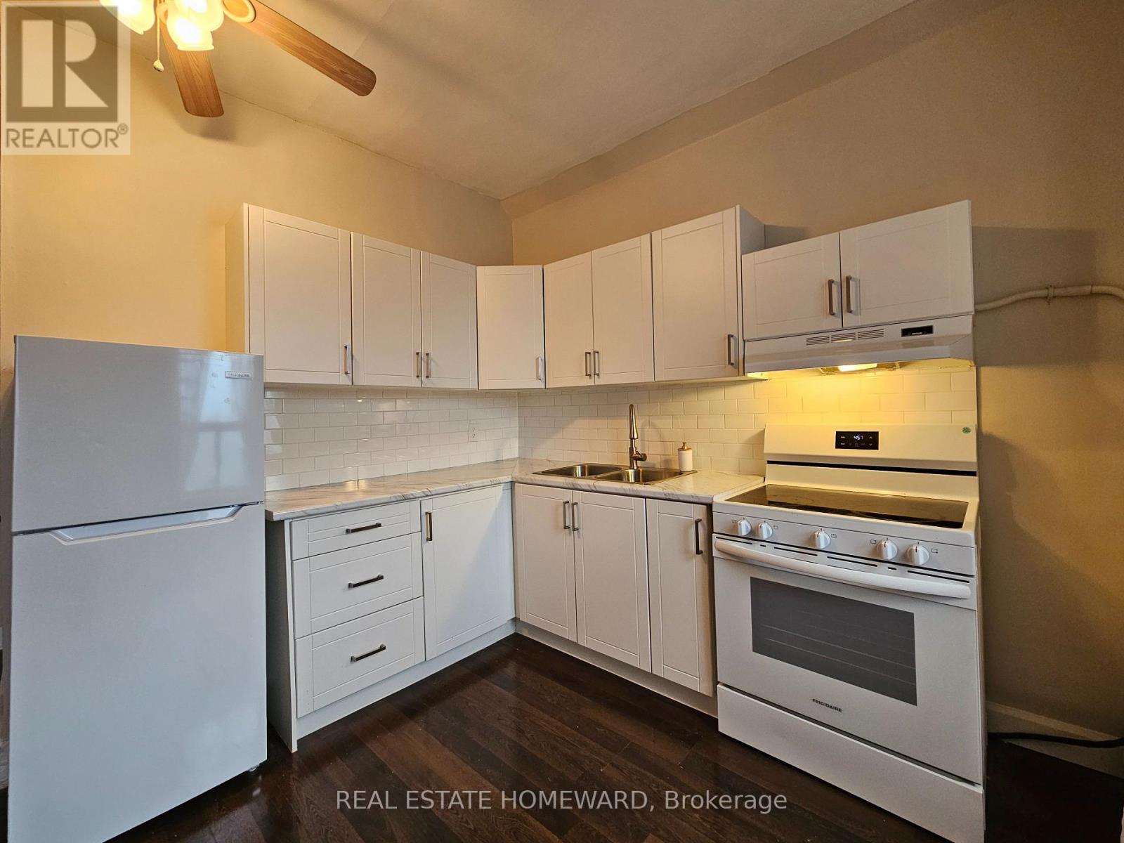 A - 733 Pape Avenue, Toronto, Ontario  M4K 3S8 - Photo 3 - E13247686