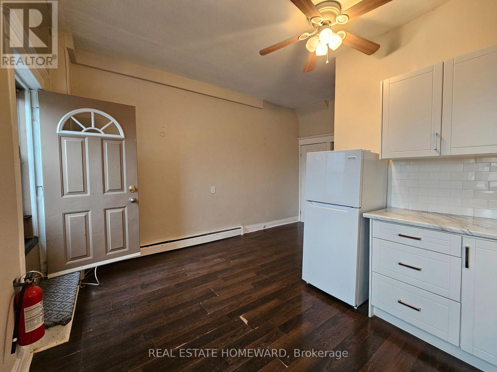 A - 733 Pape Avenue, Toronto, Ontario  M4K 3S8 - Photo 4 - E13247686