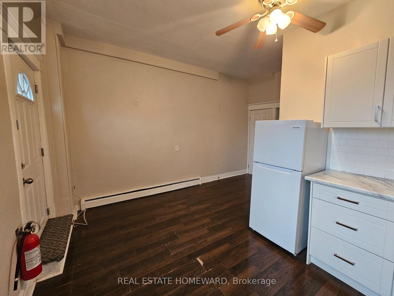 A - 733 Pape Avenue, Toronto, Ontario  M4K 3S8 - Photo 5 - E13247686