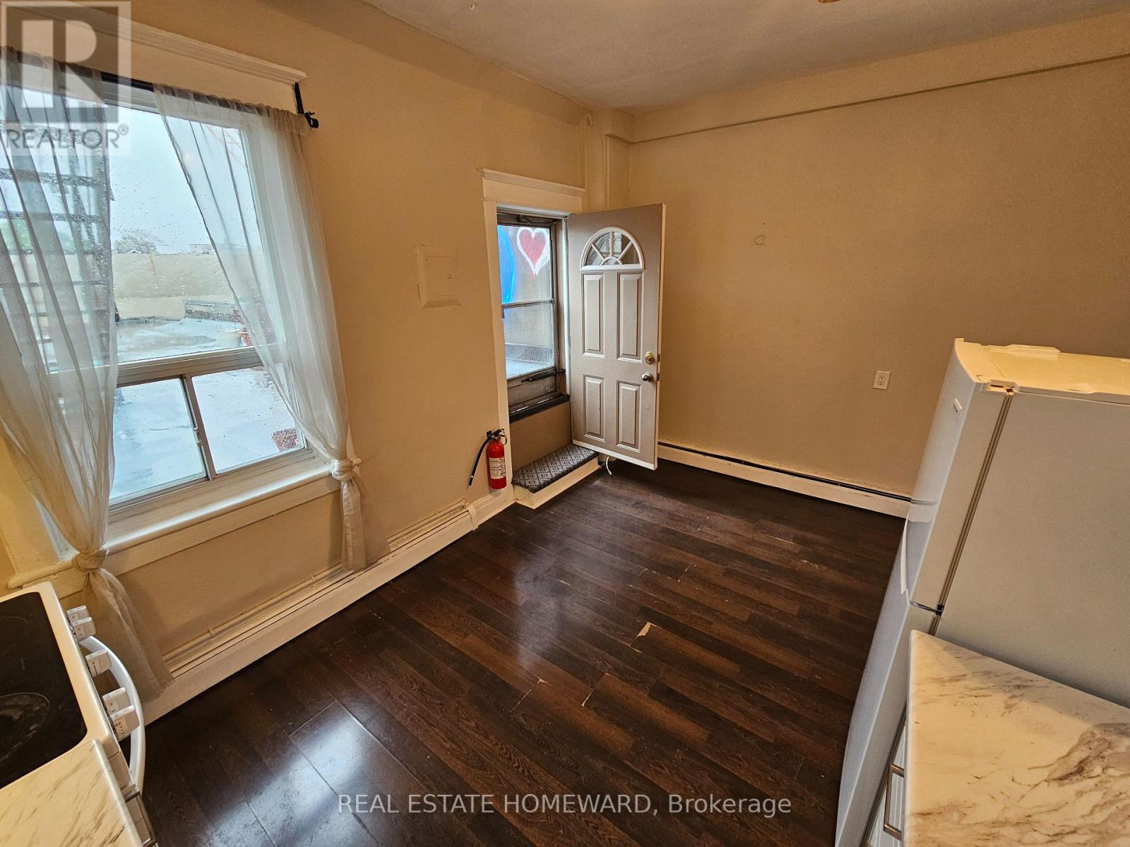 A - 733 Pape Avenue, Toronto, Ontario  M4K 3S8 - Photo 6 - E13247686