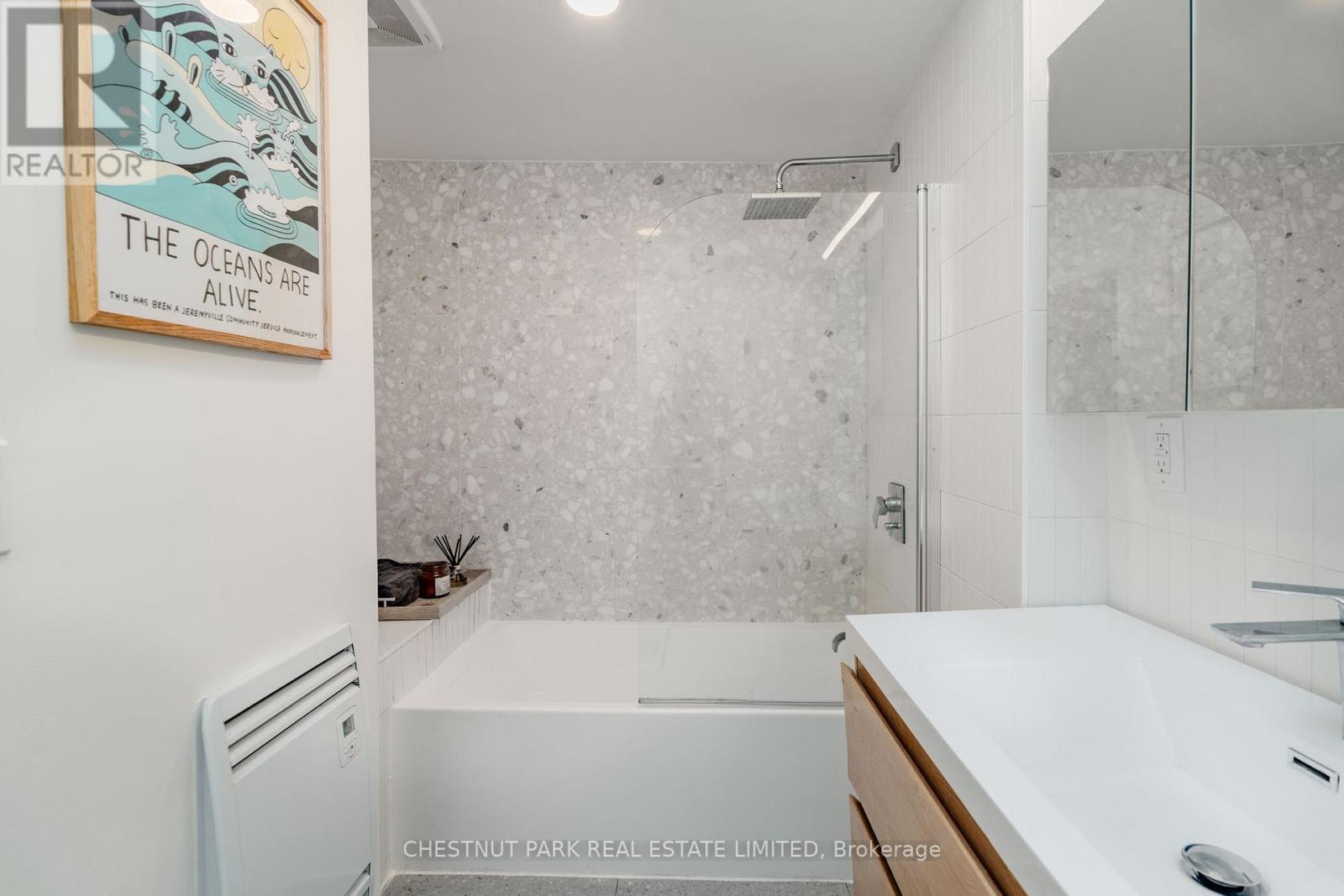119 Craven Road, Toronto, Ontario  M4L 2Z4 - Photo 8 - E13247984