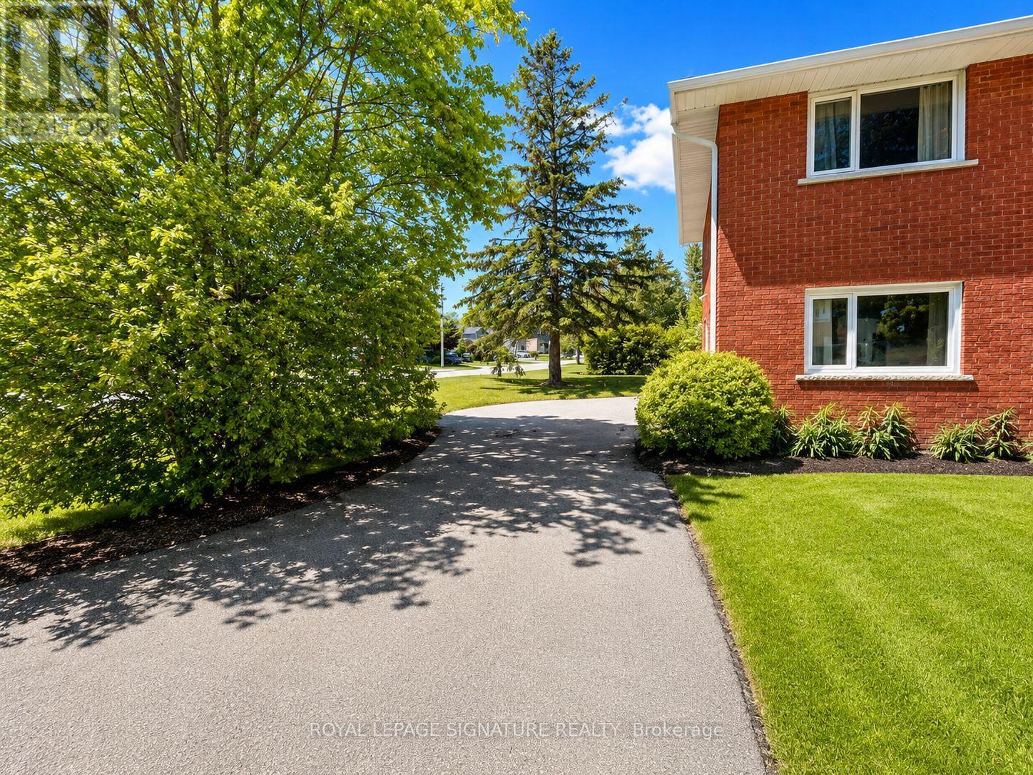 Unit A - 20 Gallacher Avenue, Richmond Hill, Ontario  L4E 2Y2 - Photo 10 - N13247720