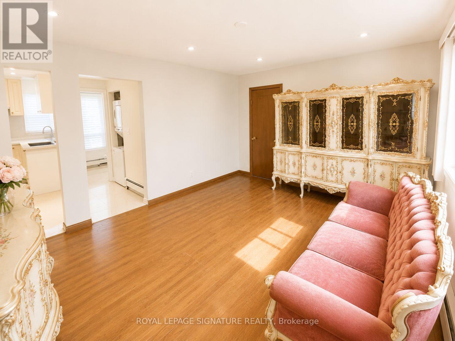 Unit A - 20 Gallacher Avenue, Richmond Hill, Ontario  L4E 2Y2 - Photo 8 - N13247720
