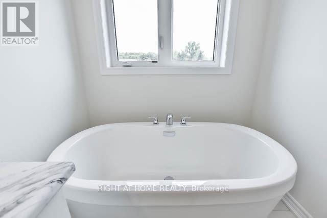 4 Blackpool Lane, East Gwillimbury, Ontario  L9N 0R7 - Photo 15 - N13247748