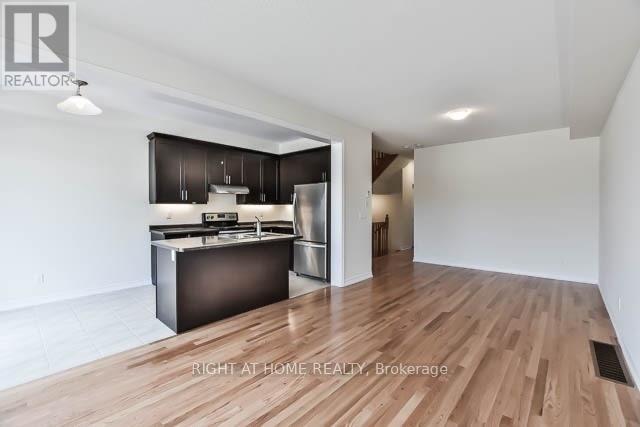 4 Blackpool Lane, East Gwillimbury, Ontario  L9N 0R7 - Photo 4 - N13247748