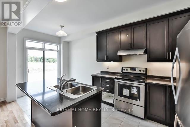 4 Blackpool Lane, East Gwillimbury, Ontario  L9N 0R7 - Photo 6 - N13247748