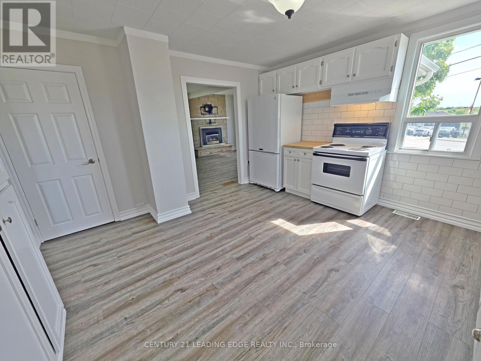 500 The Queensway South, Georgina, Ontario  L4P 2E3 - Photo 19 - N13247758